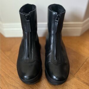 Estrella black winter boot with front zip
